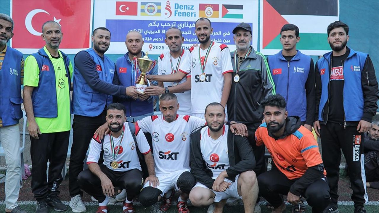 Gazze’de Yıkımın Ardından Spor Ruhu İçin Nusayrat Kampı’nda Sembolik Galatasaray-Fenerbahçe Derbisi - Spordan Haberler Gazze’de Yıkımın Ardından Spor Ruhu İçin Nusayrat Kampı’nda Sembolik Galatasaray-Fenerbahçe Derbisi