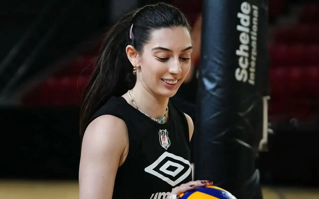Beşiktaş Kadın Voleybol Takımı, Orta Oyuncu Ceren Karagöl ile Yollarını Ayırdı