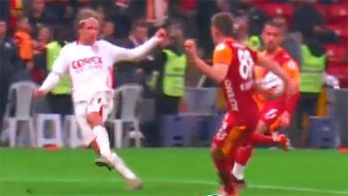 Nihat Kahveci’den Galatasaray–Samsunspor maçındaki tartışmalı pozisyona sert yorum: “Ona çöp diyenler oldu” - Spordan Haberler Nihat Kahveci’den Galatasaray–Samsunspor maçındaki tartışmalı pozisyona sert yorum: “Ona çöp diyenler oldu”