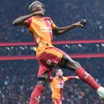 Galatasaray’ın Nijeryalı golcüsü Victor Osimhen fırtına gibi esiyor