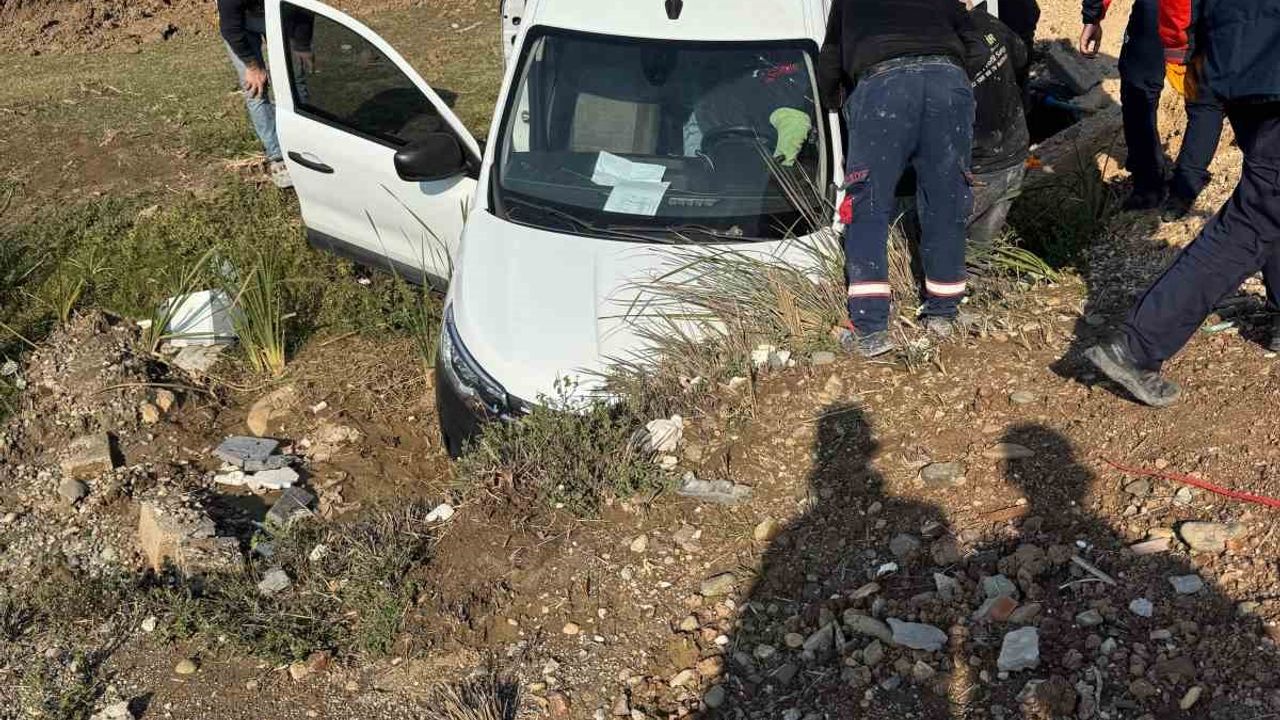 Sinop’ta Türkeli-Ayancık yolunda otomobil su kanalına düştü: 1 kişi yaralandı - Spordan Haberler Sinop’ta Türkeli-Ayancık yolunda otomobil su kanalına düştü: 1 kişi yaralandı