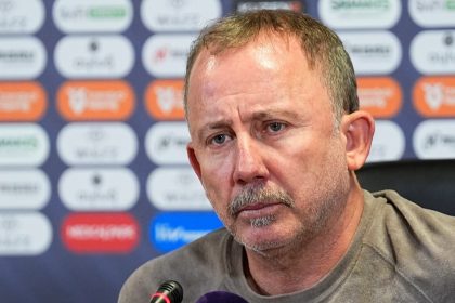 Sergen Yalçın’dan Beşiktaş mesajı: Görevi bırakmıyorum, taraftar arkamda durdukça devam edeceğim
