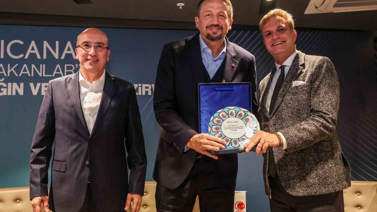 Hidayet Türkoğlu parkelerdeki tecrübesini TBF yönetimine taşıdı - Spordan Haberler Hidayet Türkoğlu parkelerdeki tecrübesini TBF yönetimine taşıdı
